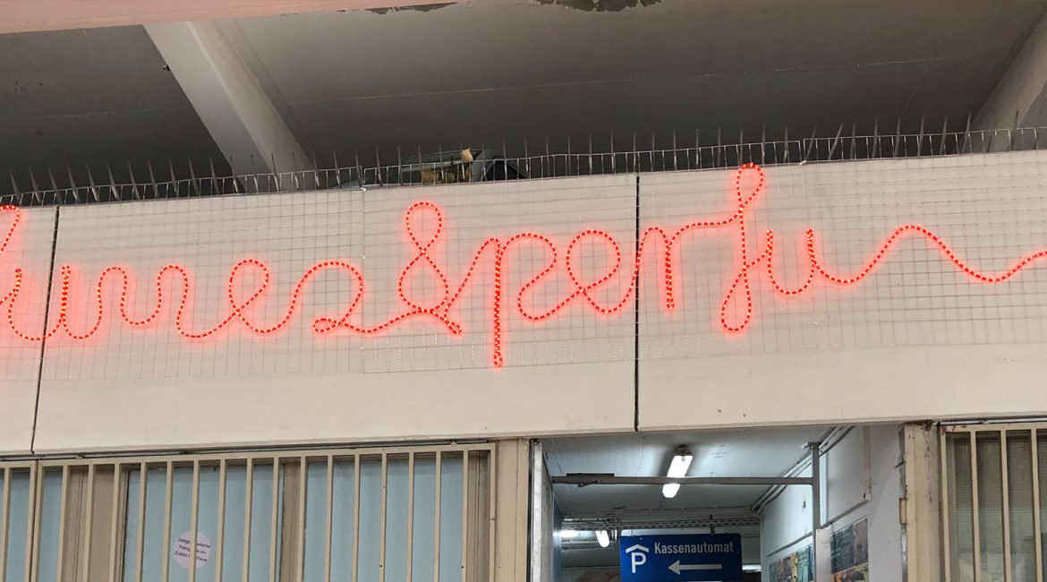 Fumes and Perfumes Eingang