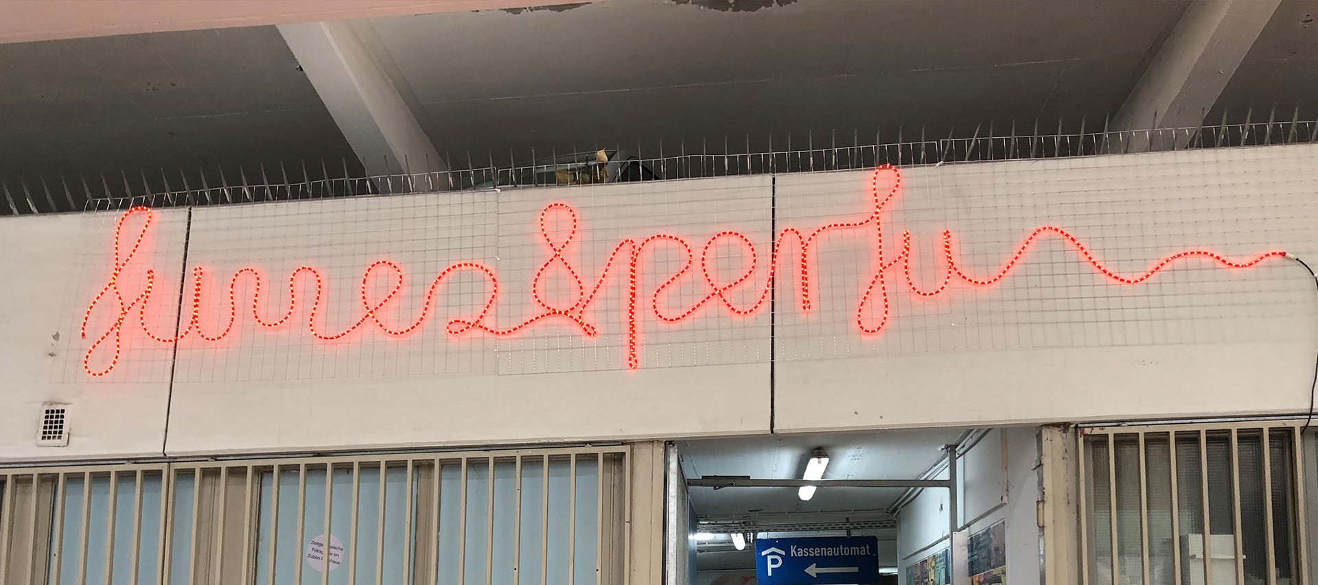 Fumes and Perfumes Eingang